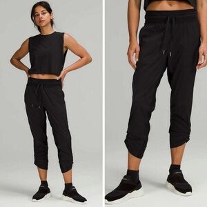 Lululemon Dance Studio Mid-Rise Crop 25" Black Size 4